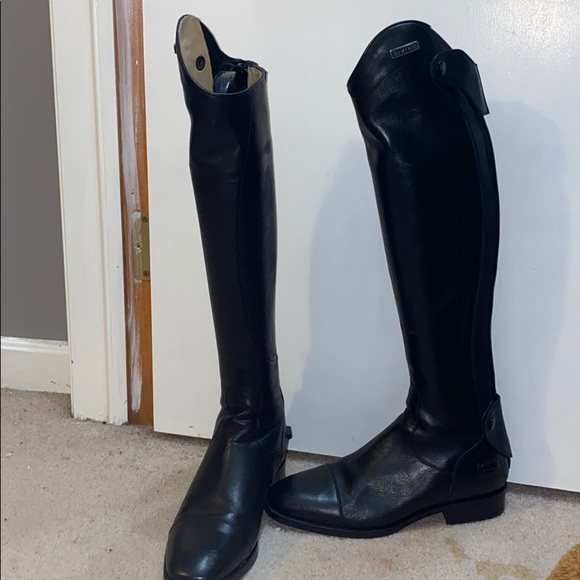 Ariat Shoes - equestrian riding boots. Ariat divino show boot